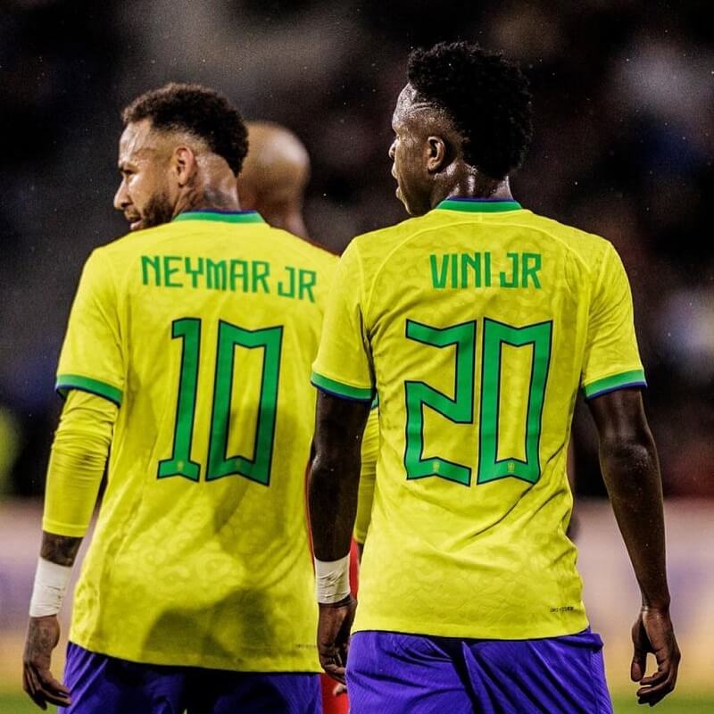 hình nền Vinícius Júnior cạnh đồng đội neymar