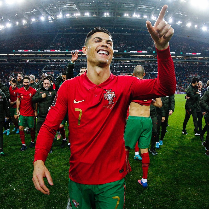 Hình nền Ronaldo vui vẻ