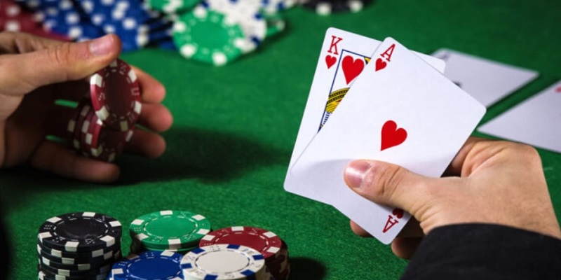 Đánh bài theo tư duy toán học bài Poker là gì